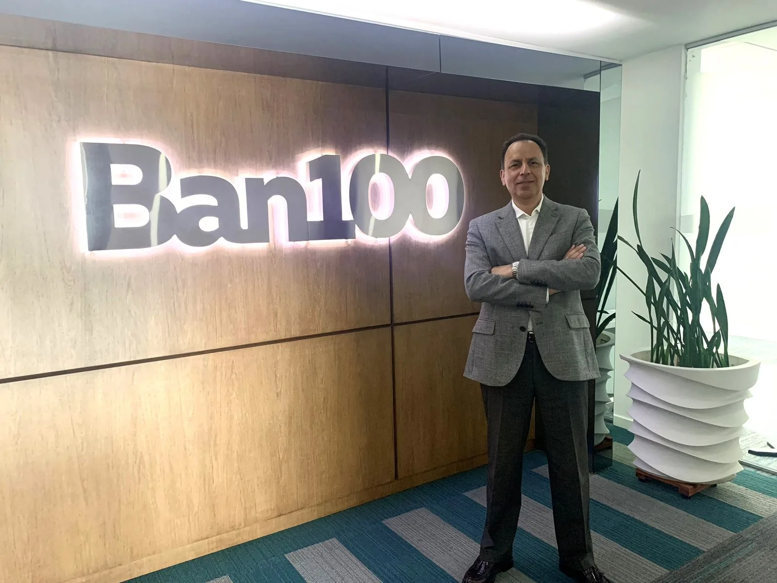 Ban100 emite $1 billón de pesos para ampliar el acceso al crédito a pensionados