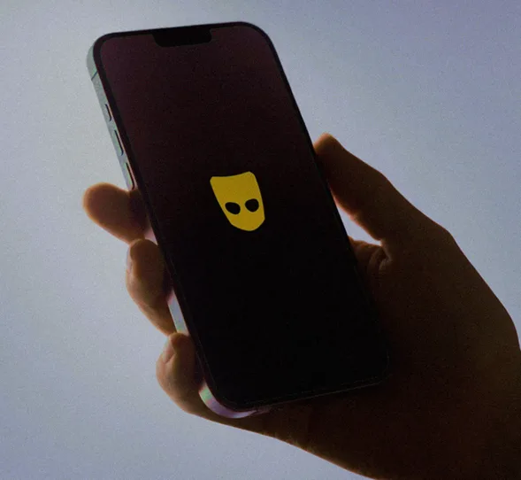 En la era de los deepfakes, Grindr apuesta por la autenticidad instantánea