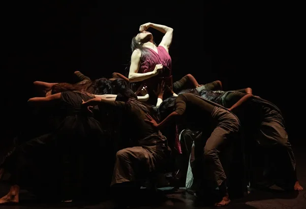 La compañía que redefinió la danza mundial, Akram Khan, se despide en el Teatro Colón