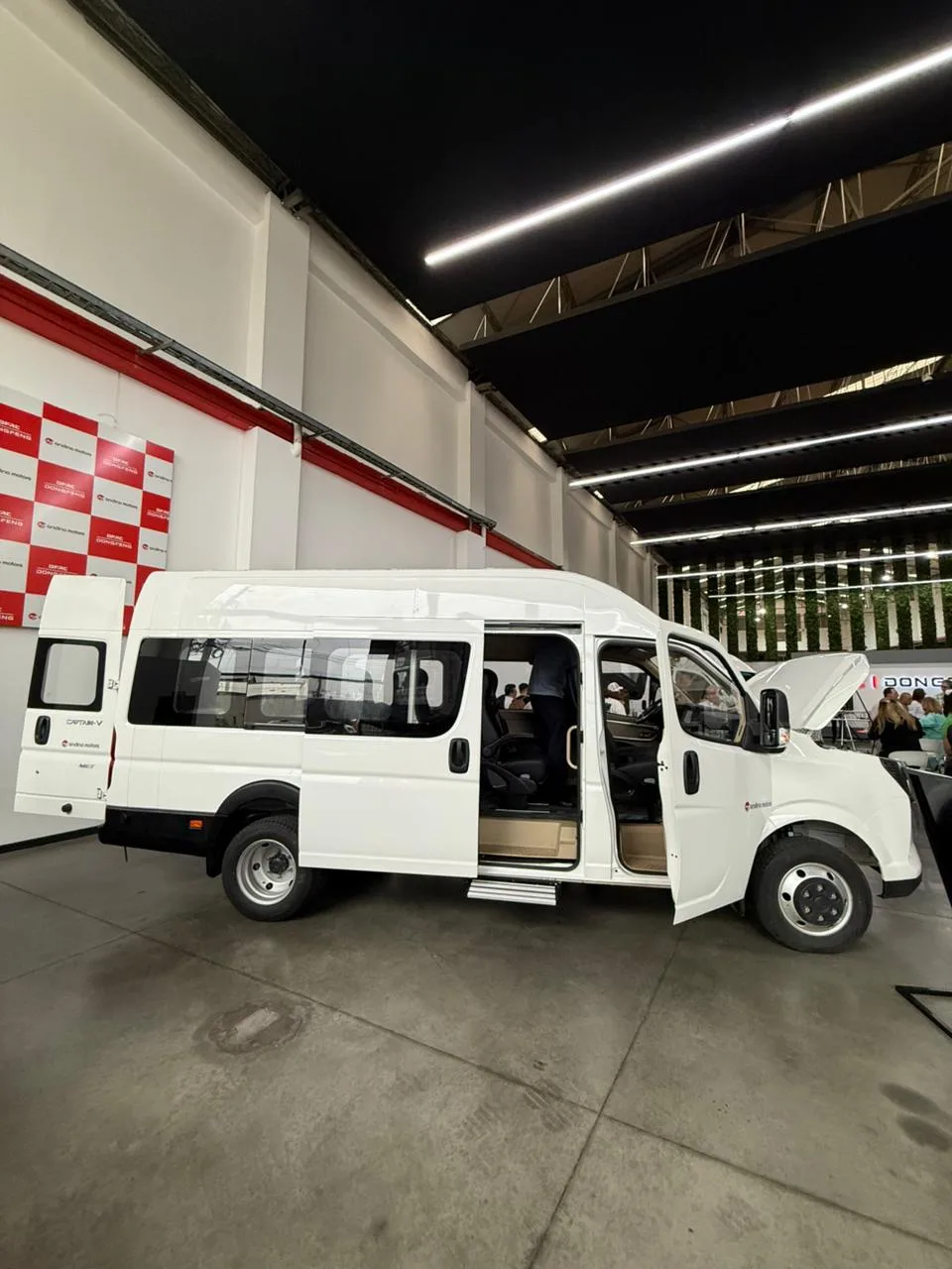 Llega a Antioquia la Big Van Pasajeros de DFAC | Dongfeng
