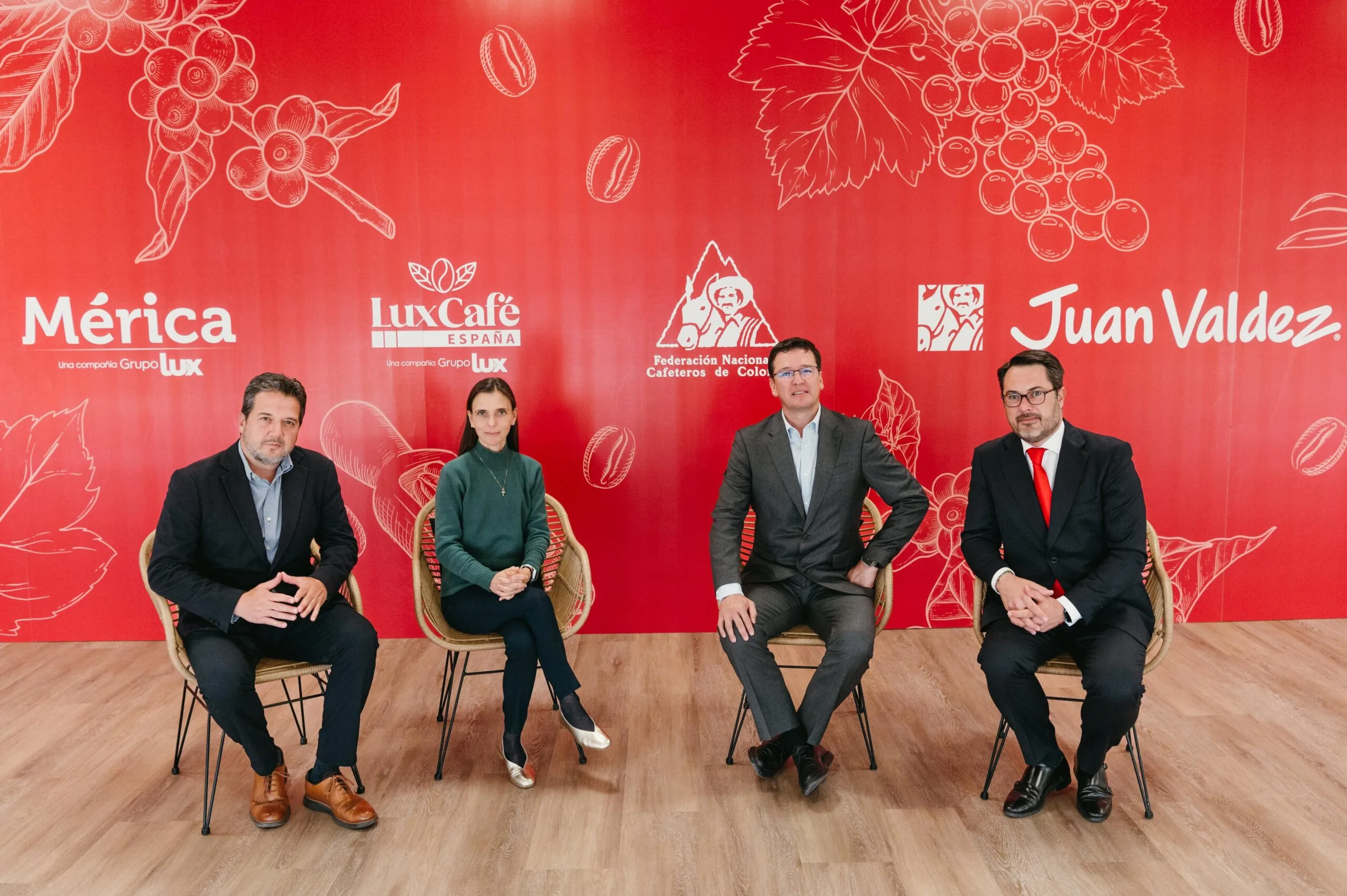 Juan Valdez y Grupo Lux firman alianza para fortalecer la distribución y comercialización del café colombiano