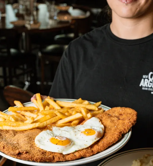 Milanesas, fútbol y el restaurante argentino elegido por el público