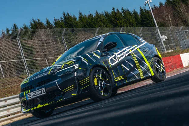 El nuevo Opel Corsa GSE con camuflaje deportivo
