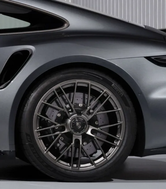 Pirelli p zero r el neumático para el nuevo porsche 911 turbo s