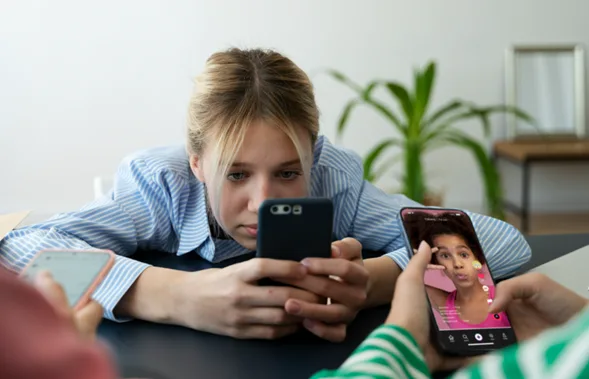 Redes sociales y salud mental: expertos alertan sobre señales de dependencia