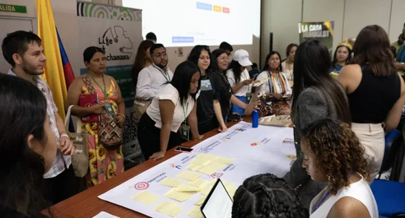 Jóvenes de más de 20 países presentan hoja de ruta global para acelerar la transición energética
