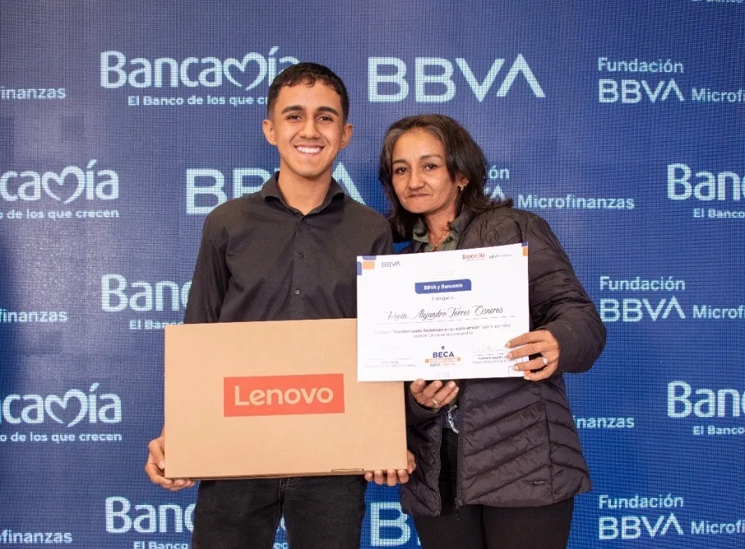 BBVA y Bancamía abren convocatoria para la entrega de 6 becas universitarias a hijos de microempresarios vulnerables