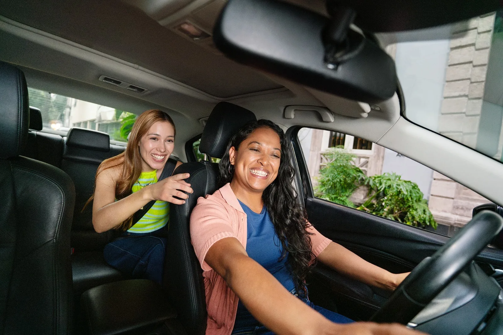 inDrive lanza la segunda fase de “Juntas Llegamos Más Lejos”