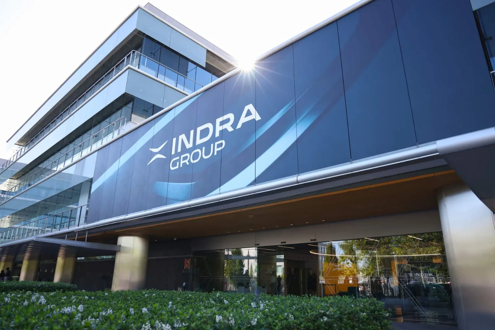 Indra group supera crecimiento de doble dígito en ingresos