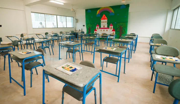 La llegada de pupitres fabricados con material reciclado, escuela rural en Córdoba abrió por primera vez sexto grado
