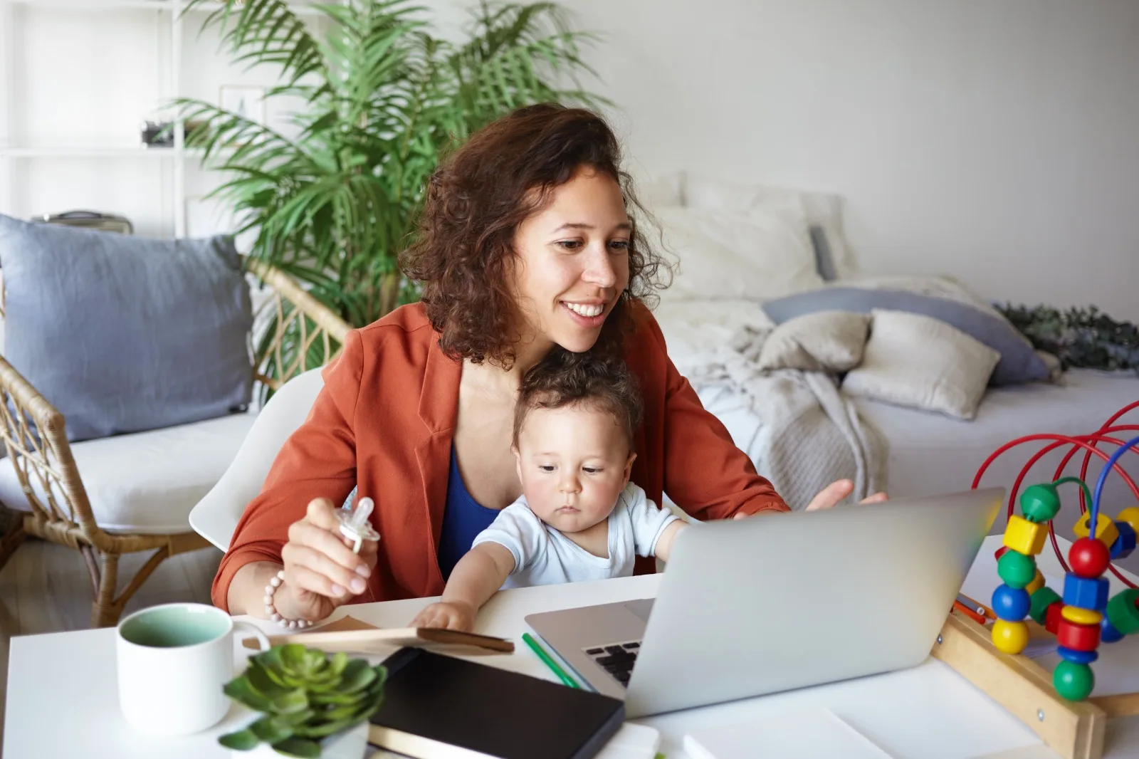 Más de 900.000 empleos dependen de madres emprendedoras en Colombia