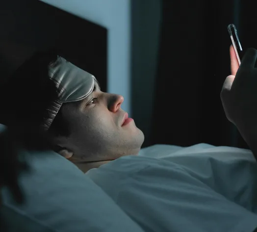 Del celular a la almohada: los hábitos que están arruinando el sueño de la Generación Z