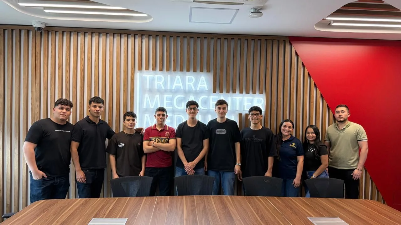 Estudiantes de Ingeniería Industrial de la UAM visitan el Triara Megacenter en Medellín