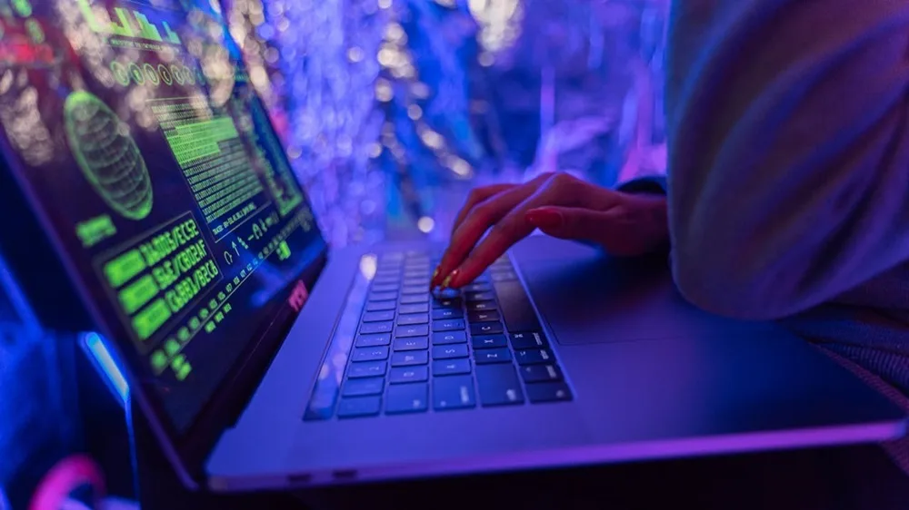 Hackers usan falsa plataforma de IA para infiltrar computadores y empresas