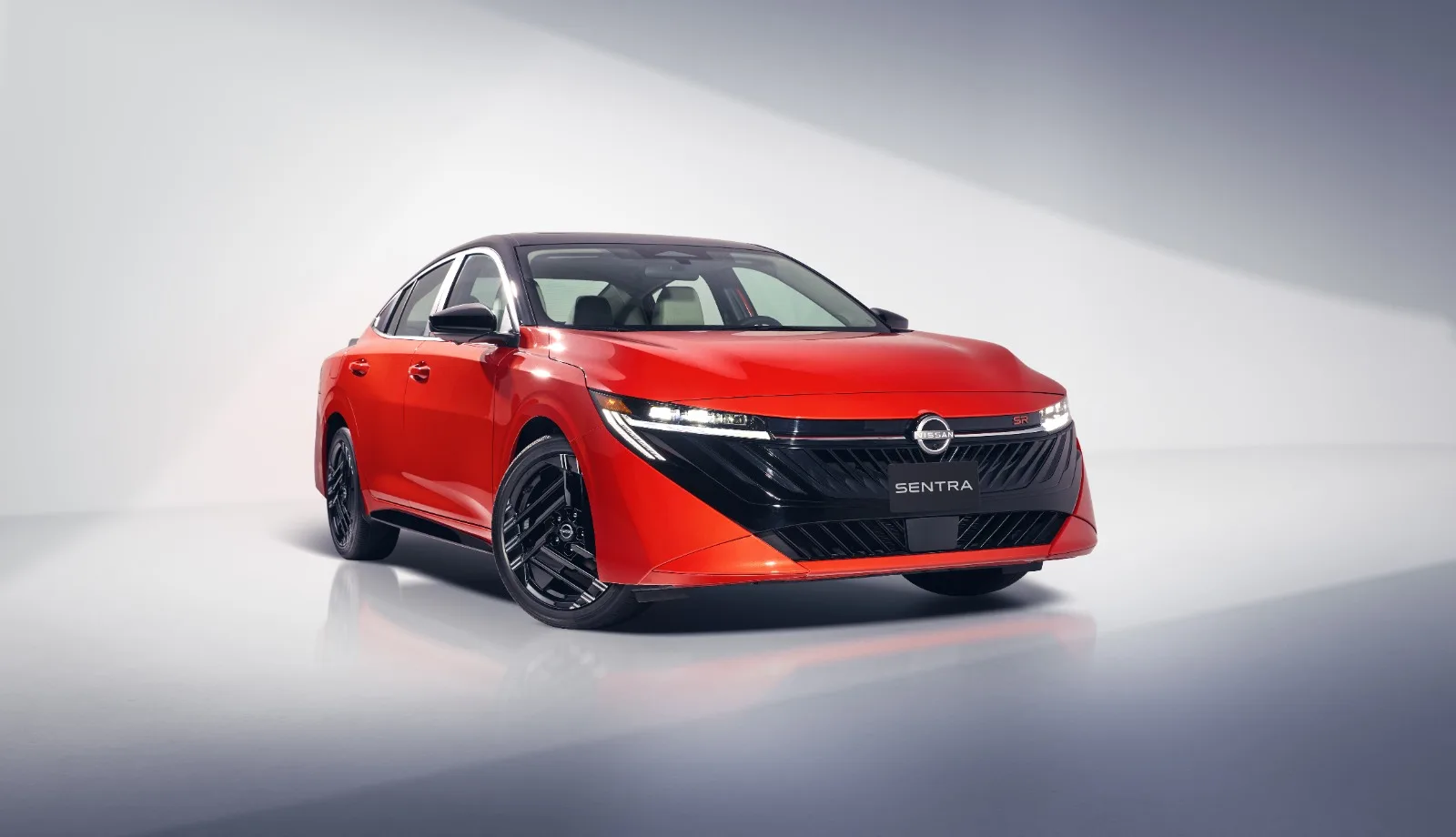 Nissan presenta en Colombia los nuevos Sentra y Versa
