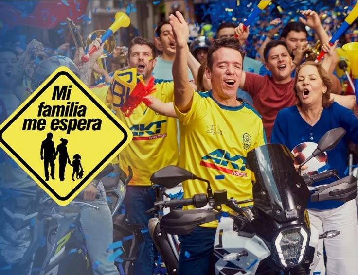 AKT Motos llama a la movilidad segura durante la temporada de fútbol y celebraciones