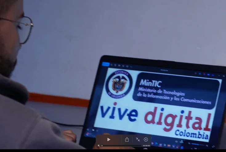 350 mil usuarios diarios en los Centros digitales del MINTIC operados por Claro