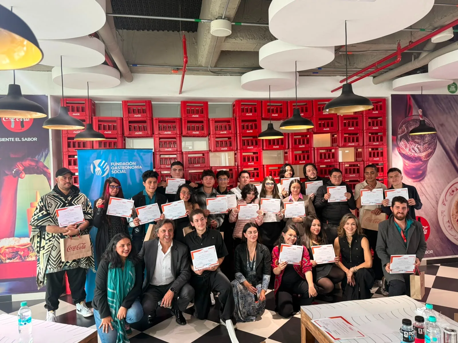 Coca-Cola y la Fundación Gastronomía Social celebran la primera graduación del 2026 COL