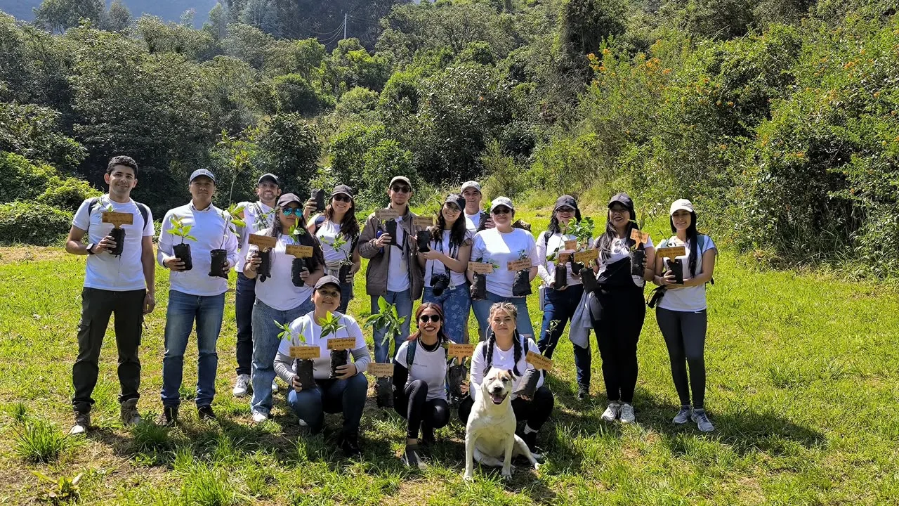 Voluntariado corporativo de Indra Group beneficia a 2.000 personas en Colombia, Ecuador y Centroamérica