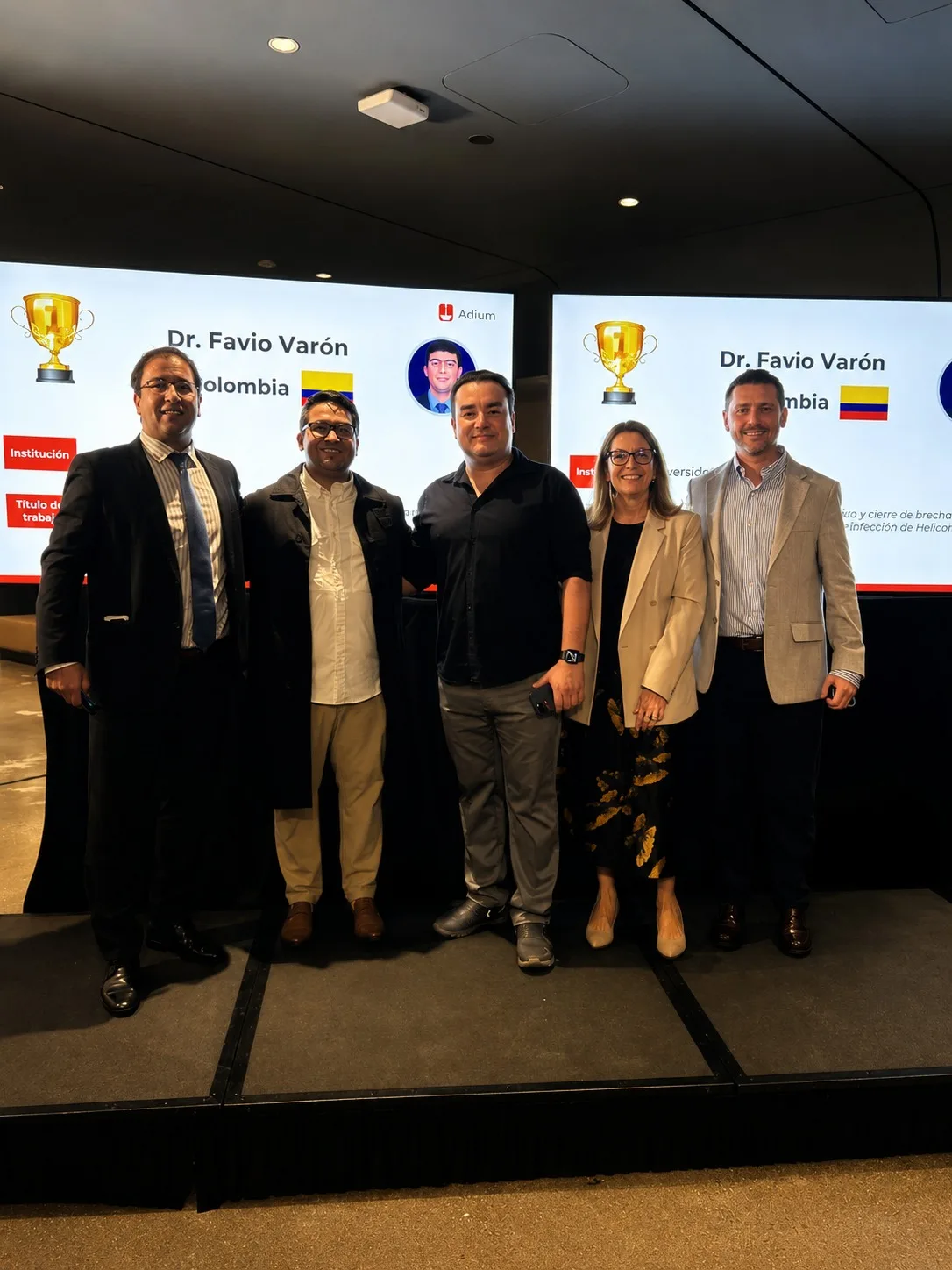 Científico colombiano recibe premio Desafío Científico Adium Latinoamérica
