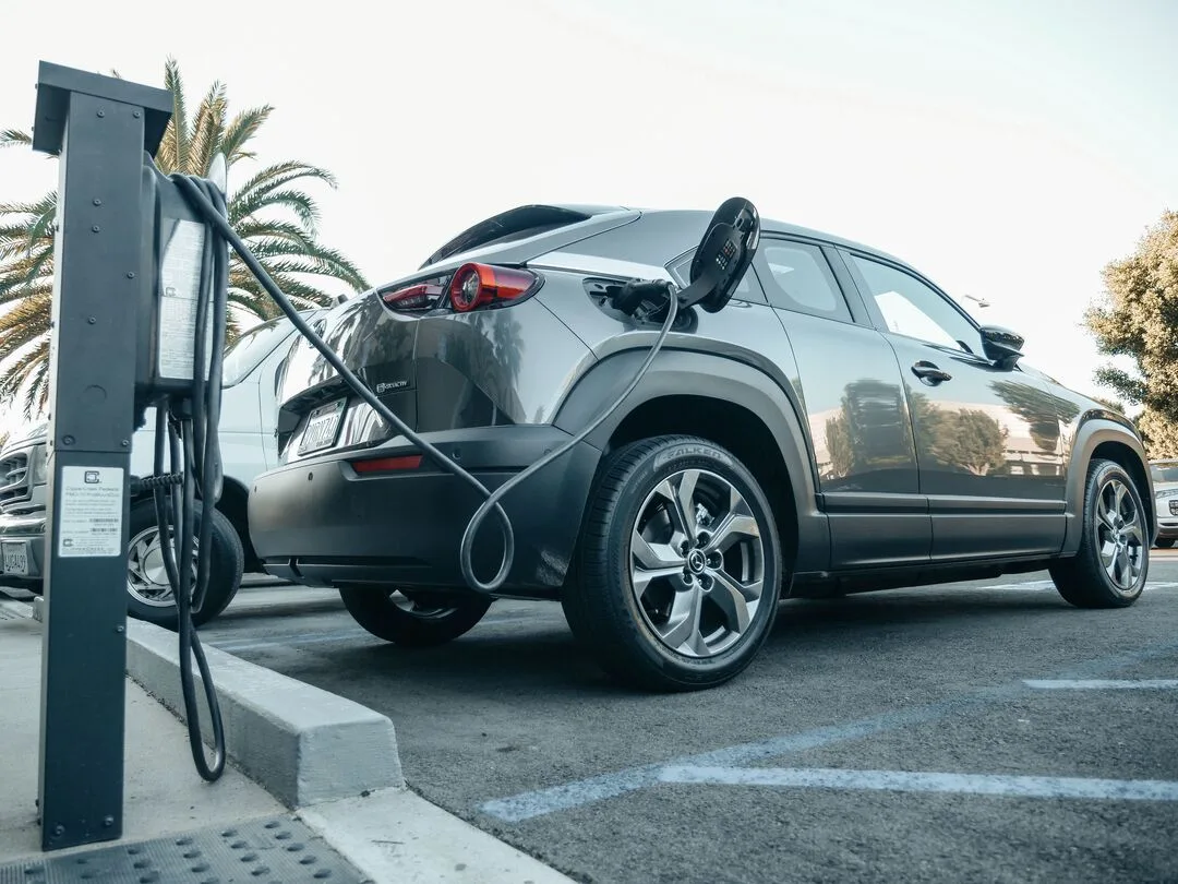 Venta de vehículos eléctricos crecieron 207 % en Colombia