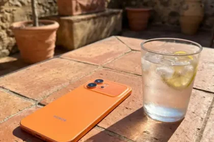 ¿Por qué su celular se apaga o se ralentiza bajo el sol al mediodía?