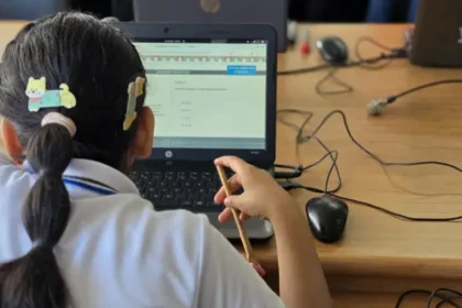  El 80 % de los estudiantes de Escuelas Conectadas Claro mejoran su desempeño en las Pruebas Saber 11