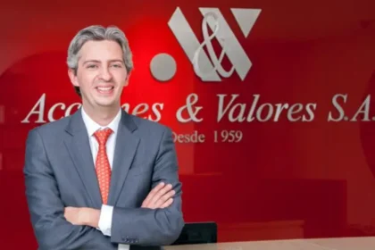 Fitch afirma la calificación de administración de inversiones de Acciones & Valores