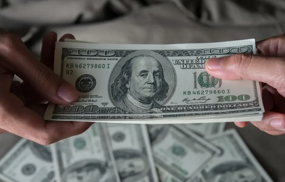 La mayoría de las previsiones sitúan al peso entre 4.000 y 4.200 COP por dólar para finales de año