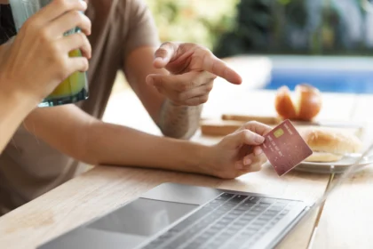 Pagos instantáneos vs. sistemas obsoletos, el dilema de la banca que gasta el 70% de su presupuesto digital