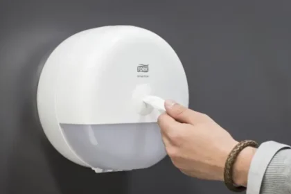 Empresas colombianas pueden reducir hasta un 40 % su consumo de papel en los baños