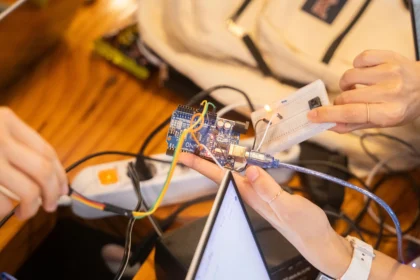 Cuatro jóvenes colombianos  llevan sus proyectos tecnológicos a la final internacional de NTT DATA