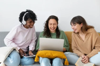 La IA deja de ser solo una herramienta: el 23% de los jóvenes colombianos ya la usa como una amiga
