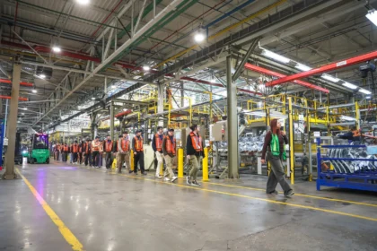 Ford lanza becas en tecnología para transformar el futuro laboral de jóvenes colombianos