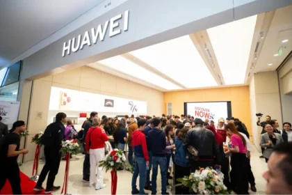 HUAWEI conmemora el primer aniversario de sus tiendas de experiencia