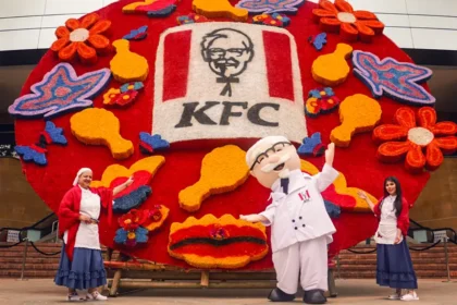 KFC con la silleta más grande de la historia en homenaje a la Feria de Flores.
