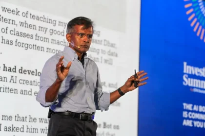 Aswath Damodaran en el Investment Summit de CFA Society Colombia debatió sobre Inteligencia Artificial y valoración financiera