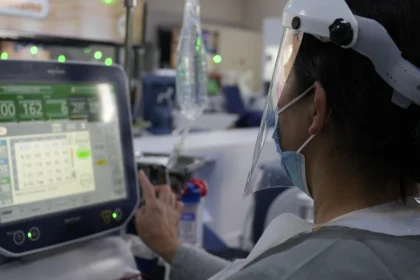 DaVita destinó cerca de $1.400 millones a acciones para mantener la atención de pacientes renales