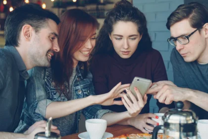 Día del Amor y la Amistad: las comunidades digitales redefinen la forma de hacer amigos