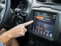 ¿Tiene una pantalla inteligente en su carro? Kaspersky descubre el primer malware dirigido a estos dispositivos