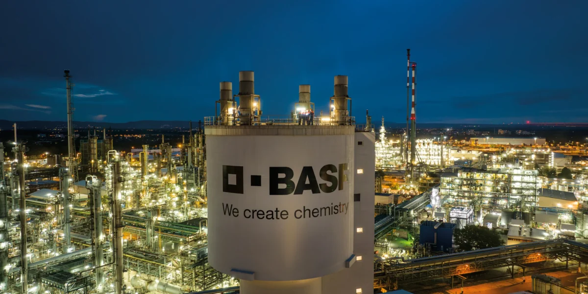 Basf busca adquirir a Evonik