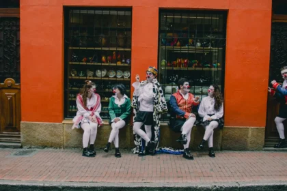 Átomos Teatro estrena “La Historia de Colombia Jamás Clowntada 2026