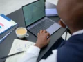 72% de los trabajadores en Colombia teme que hablar de salud mental afecte su carrera