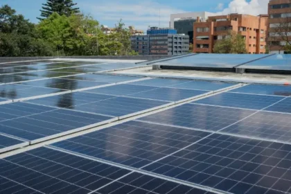 El Gimnasio Moderno inaugura la matriz energética solar del colegio