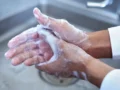 Lavado de Manos: 5 de cada 10 personas enfrentan barreras para realizar correctamente esta práctica de higiene