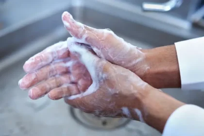 Lavado de Manos: 5 de cada 10 personas enfrentan barreras para realizar correctamente esta práctica de higiene