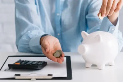 El ahorro puede disminuir el estrés asociado a las deudas y su impacto en la salud mental