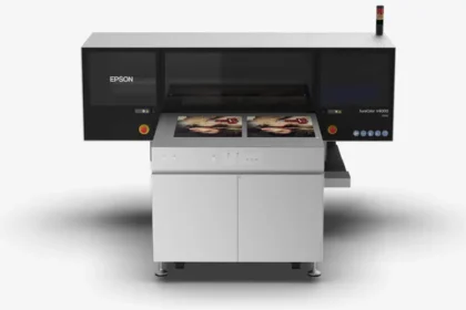 Epson presenta una potente impresora cama plana UV de 10 colores