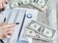 El costo de tener dólares va mucho más allá de la tasa de cambio
