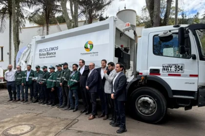 Divemotor entrega 45 camiones Mercedes-Benz a Promoambiental Distrito para fortalecer la recolección de residuos en Bogotá